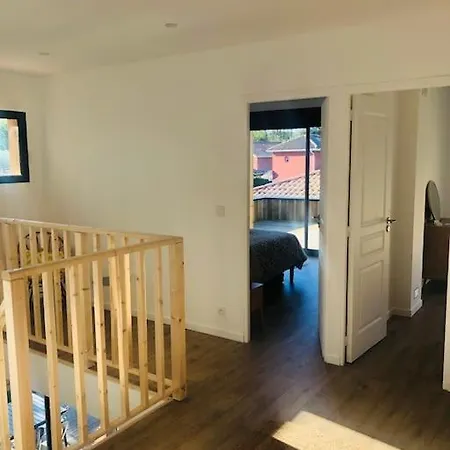 Family With Pool - 5 Bedrooms *
