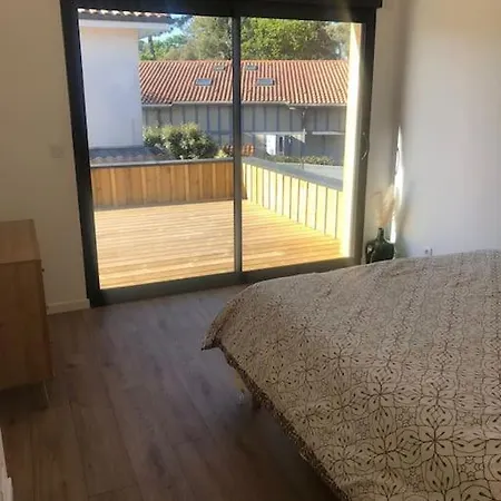 Family With Pool - 5 Bedrooms